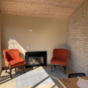  Holiday home New & Cozy Getaway. 7 Mins From The Falls